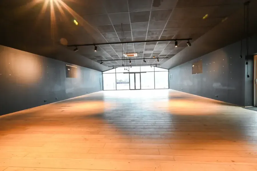 Pièces - RDC Commercial avec Terrasse à Nandrin