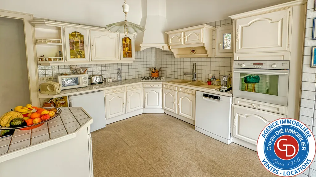 Cuisine - Villa avec Piscine et Garage près des Plages à Arcachon