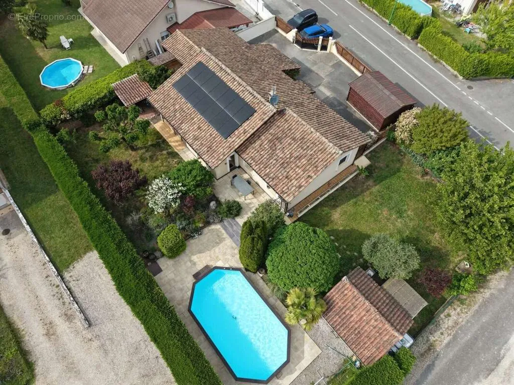 Vue aérienne - Maison de Plain Pieds avec Piscine à St Marcellin