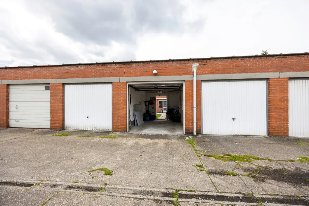 Garage - Appartement avec Terrasse et Garage à Schoten