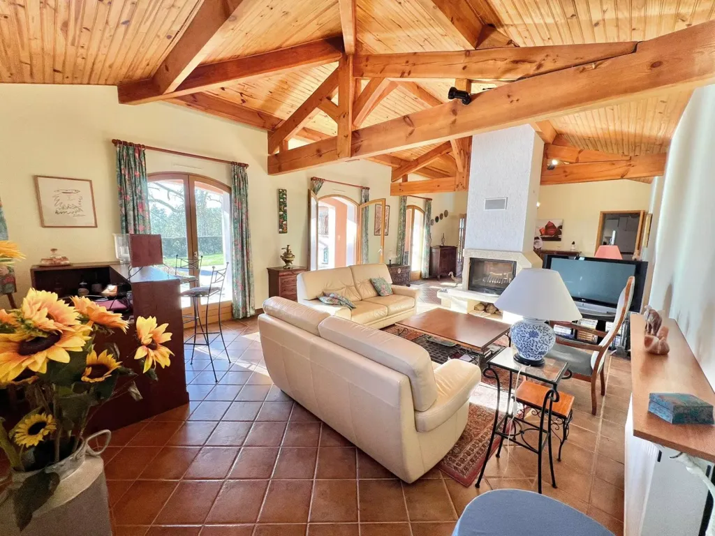 Séjour - Villa avec Tour Centrale à Eauze