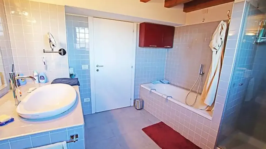 Salles de bain - Panoramic Apartment in Historic Tower, Bergamo