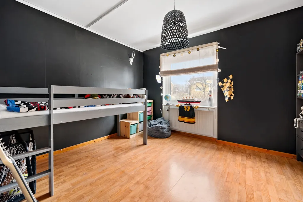 Chambres - Four-Room Apartment with Balcony in Ersmark