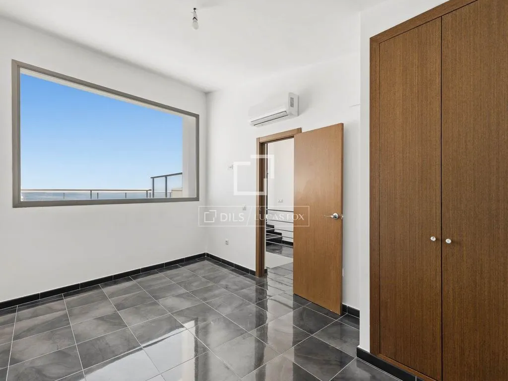 Toad - Contemporary Villa with Pool in Calpe