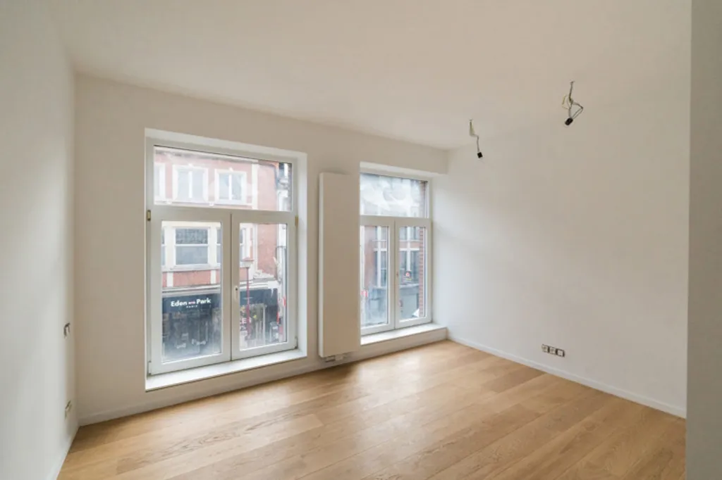 Renovated Flat with Terrace in Town Centre