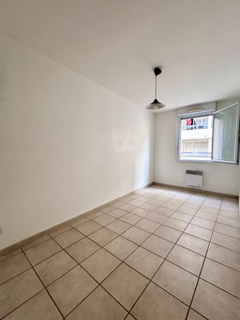 Rooms - T3 Apartment with Terrace in Marseille 8th
