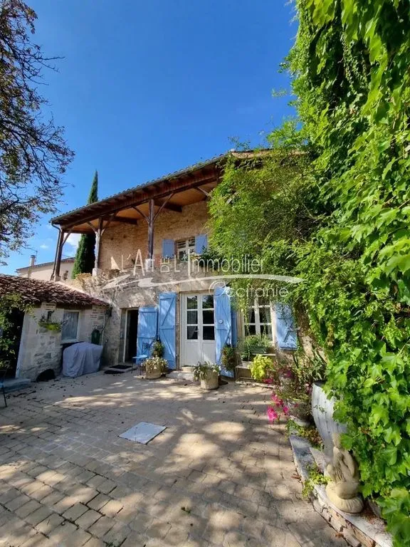 Jardin - Hôtel de Charme avec Piscine au Cœur de Mercuès