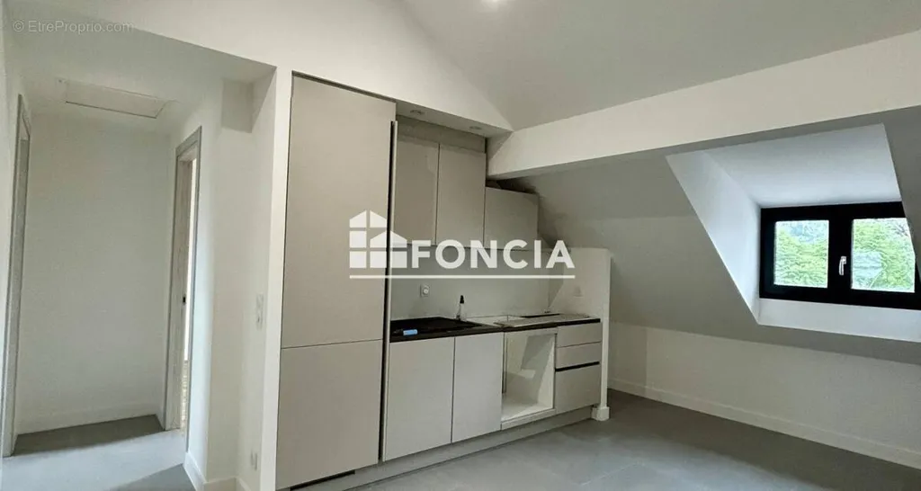 Köök - Refurbished 3-Bed Flat in Gaillard