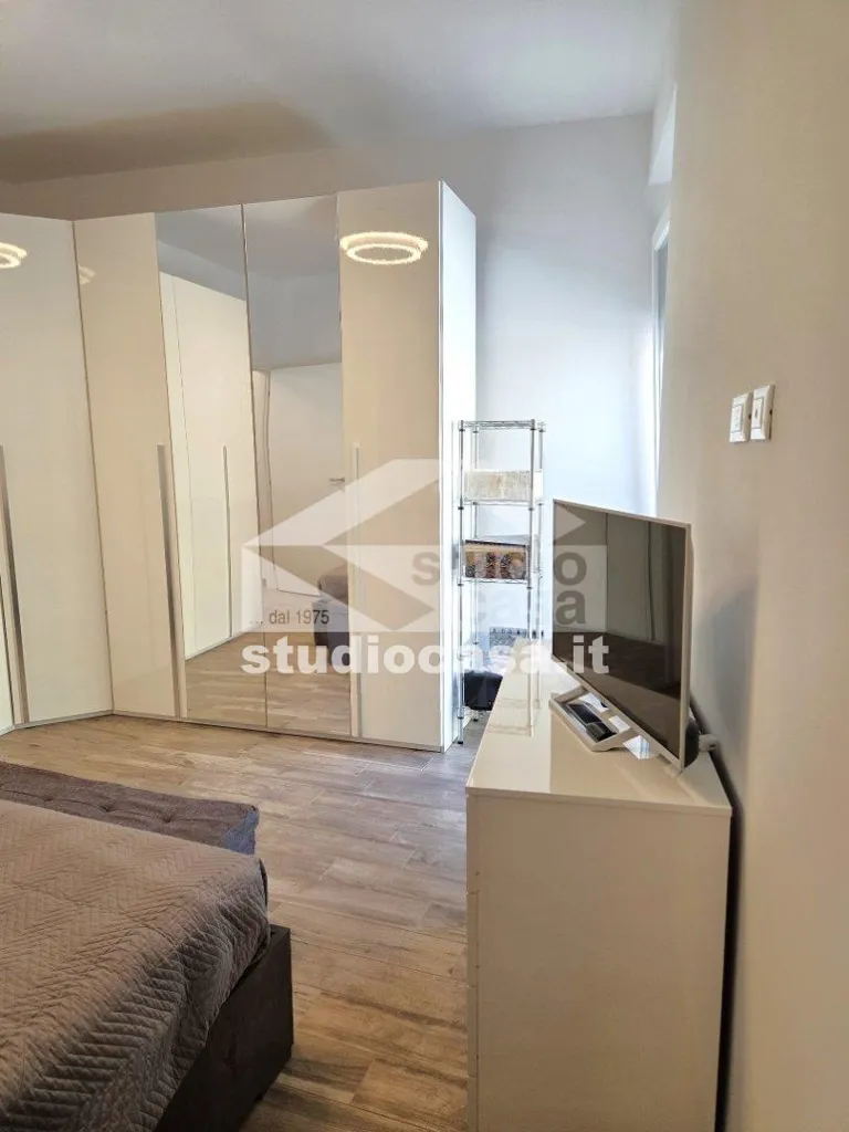 Chambres - Rear-Facing Apartment with Balcony in Cremona