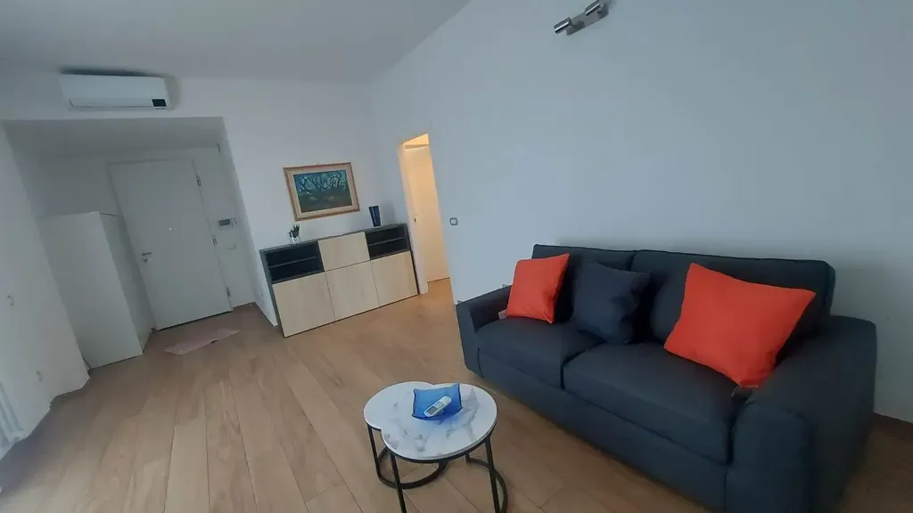 Elutuba - Newly Built Apartment with Terrace in Sarzana