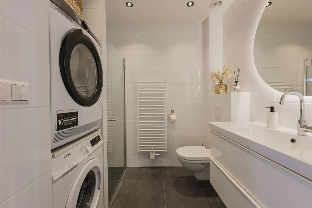 Salles de bain - Bright Apartment with Balcony in Amsterdam