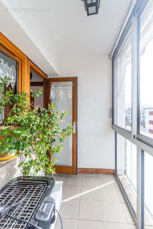 balcony