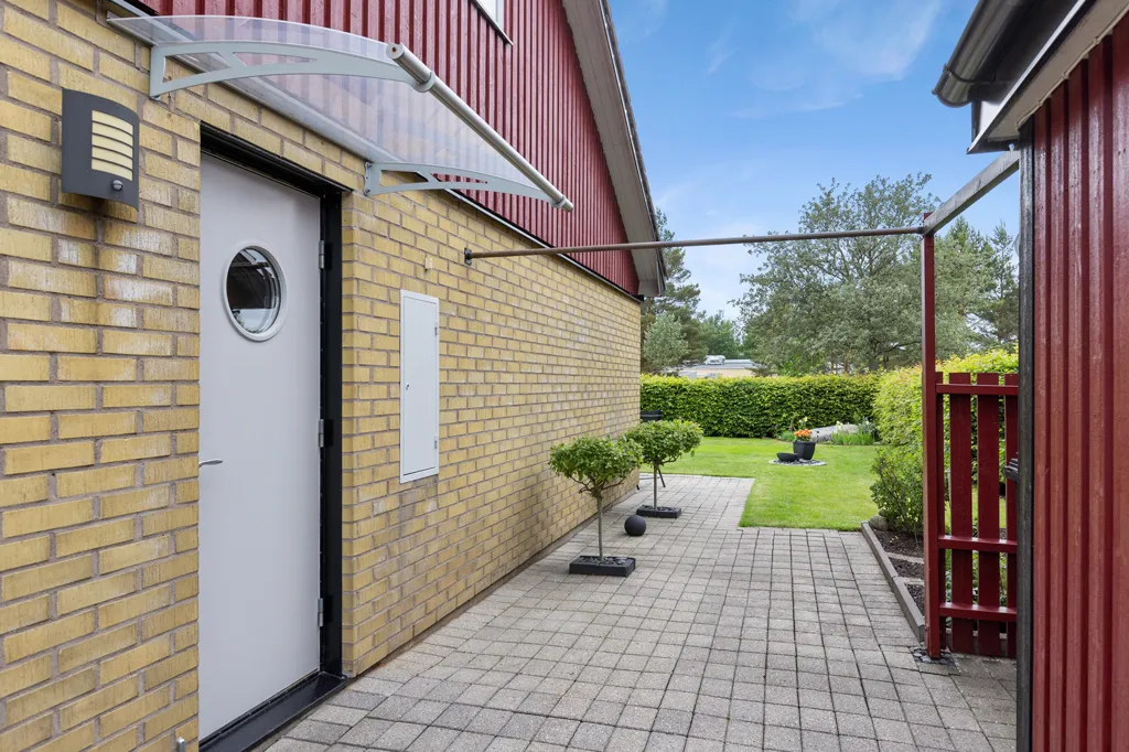 Välivaade - Villa with Garage for EV in Hässleholm
