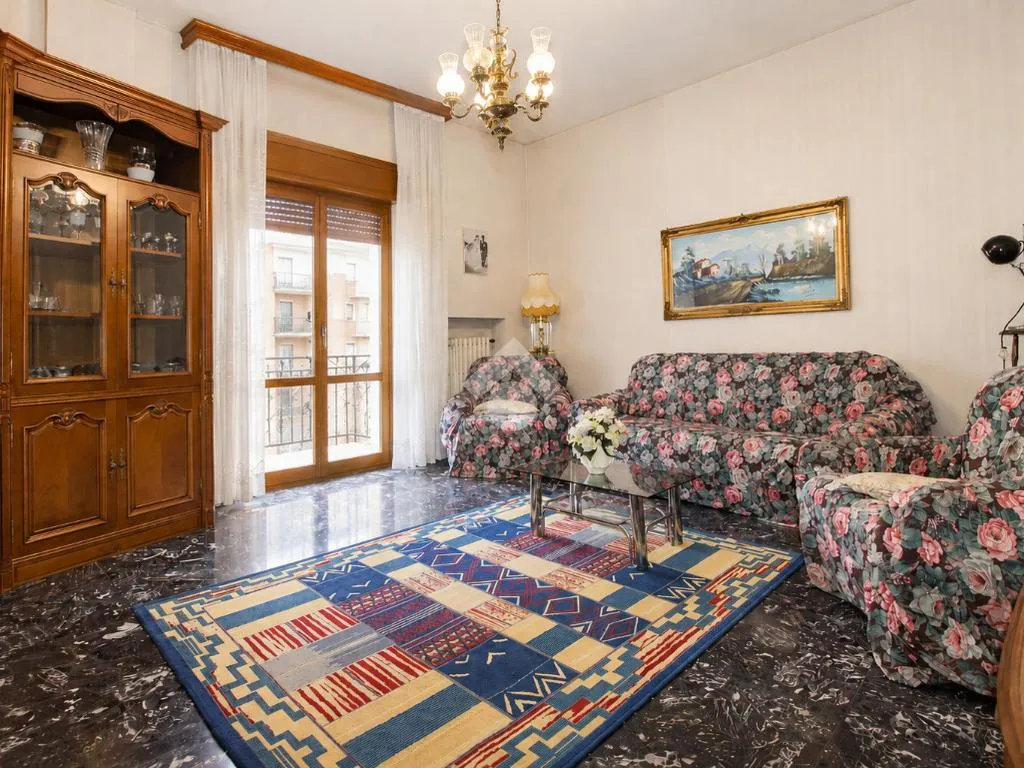 Séjour - 4-Bedroom Apartment with Garage in Lucera