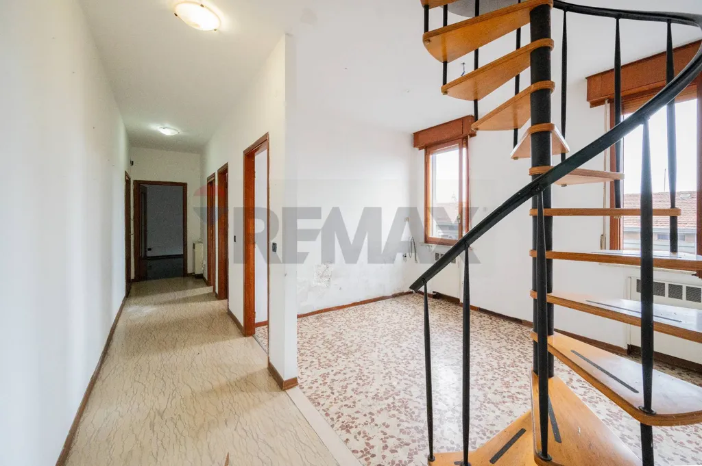 Toad - Spacious Apartment with Panoramic View in Guastalla Centre