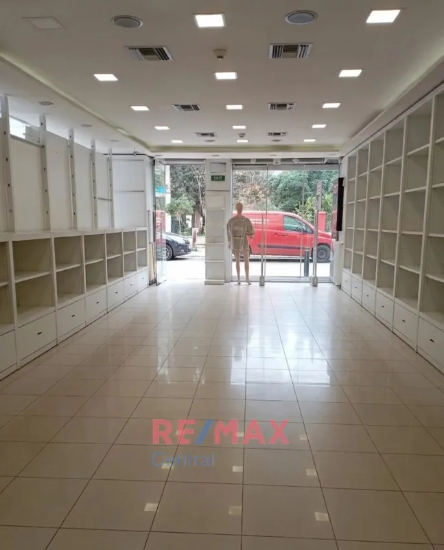 Habitaciones - Shop for Rent with Metro Access in Piraeus Centre