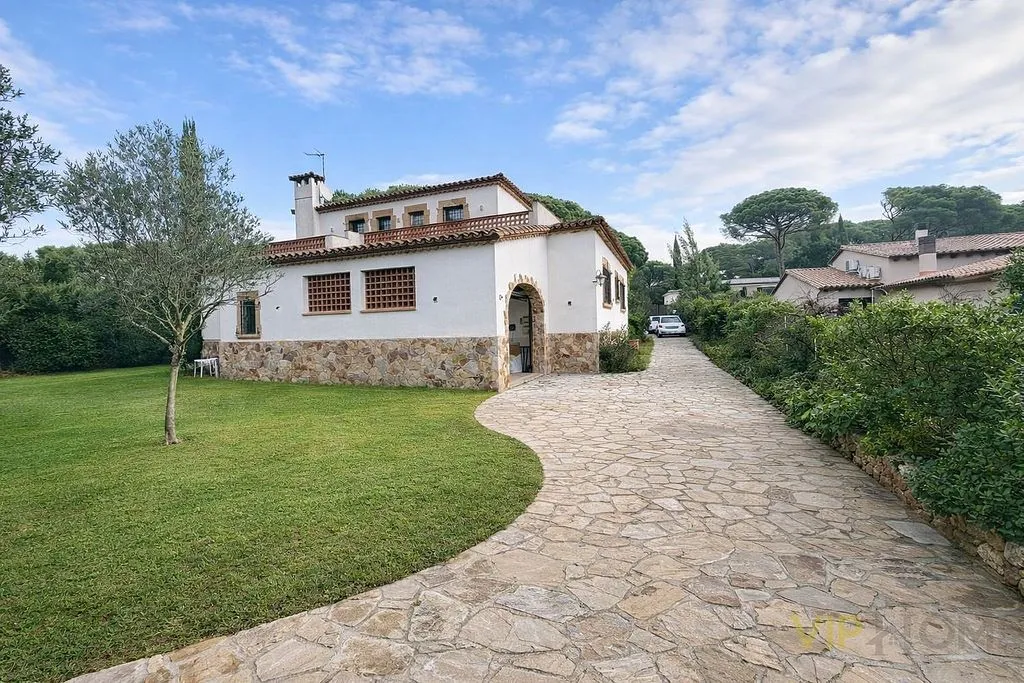 Extérieur - Chalet with Mountain Views in Golf Costa Brava