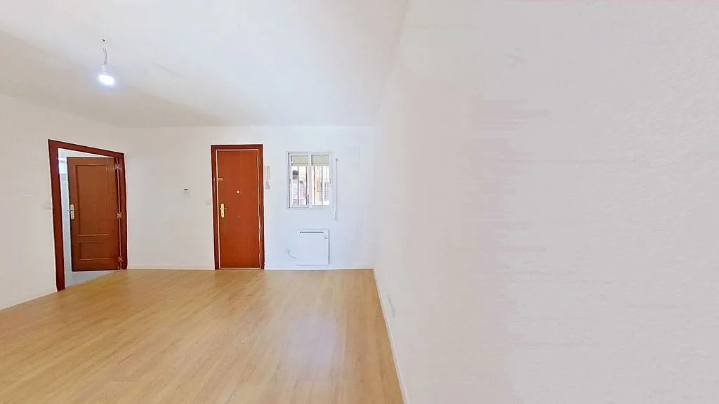 Toad - Three-Bedroom Flat with Ascensor in Puente de Vallecas