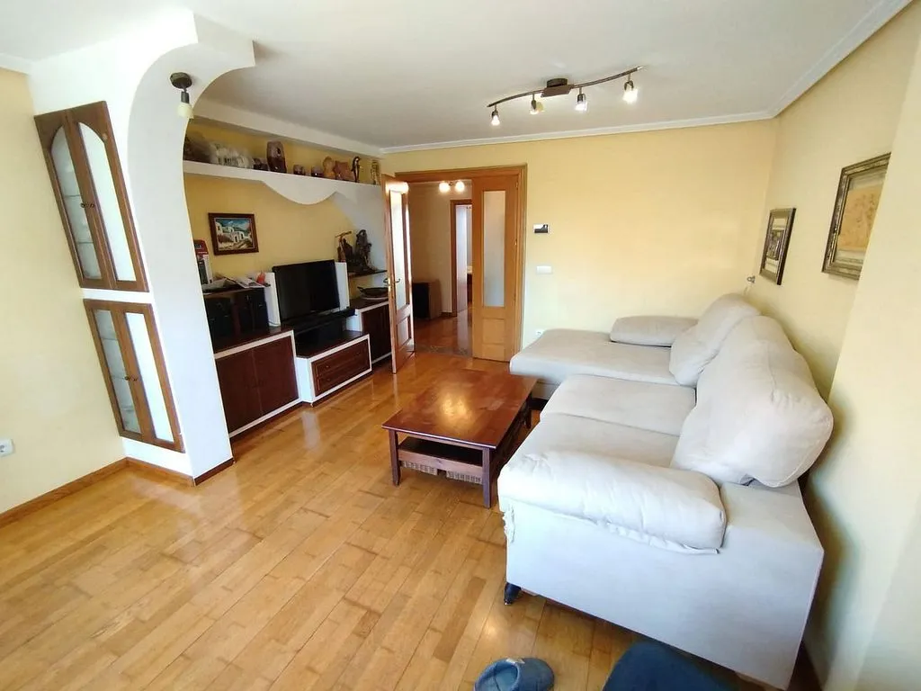Séjour - 3-Bedroom Flat with Terrace in Navatejera