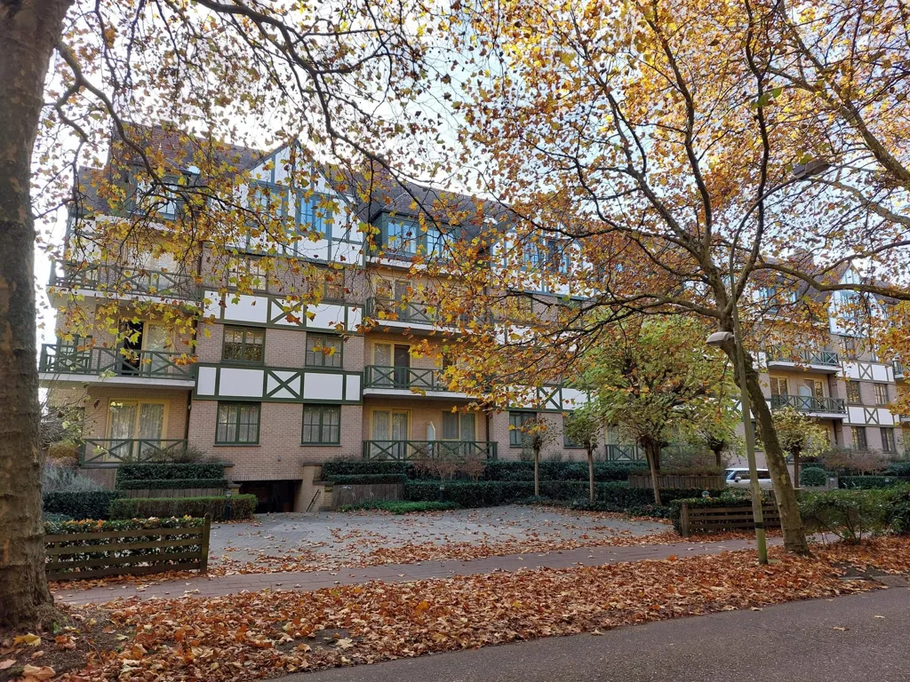 Extérieur - Duplex avec Terrasse et Vue sur le Vert à Brasschaat