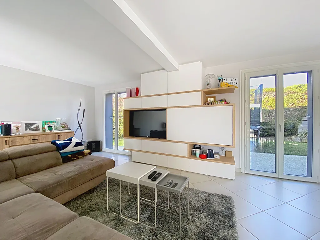 Séjour - Villa Moderne avec Piscine à Genas