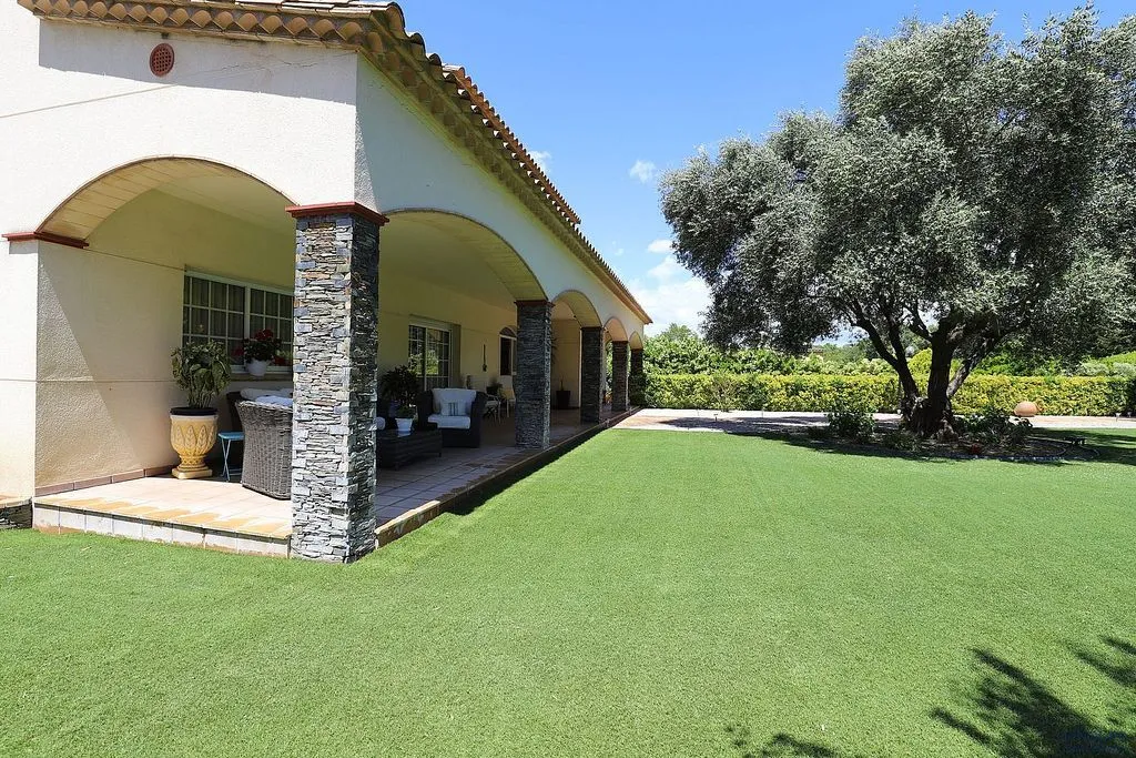 Jardin - Villa with Pool and Buildable Plot in Caldes de Malavella