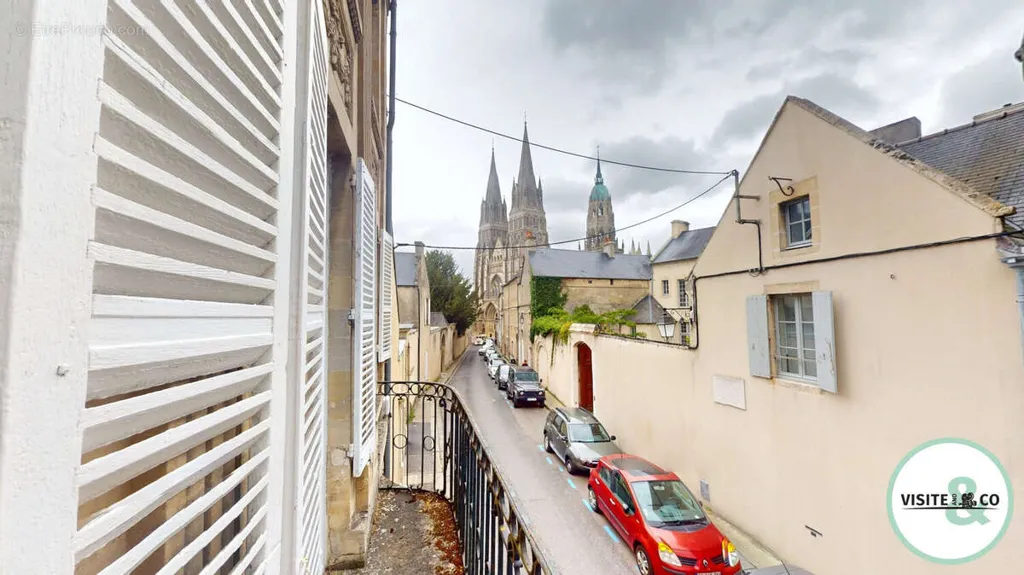 Balcon - Immeuble Ancien avec Vue Cathédrale à Bayeux