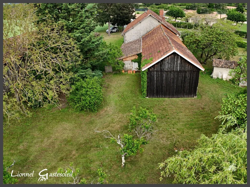 Vue aérienne - Corps de ferme à rénover à Saint-Pierre-d’Eyraud