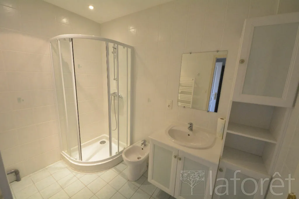 Salles de bain - Appartement Calme en Centre-Ville à Saint-Sulpice