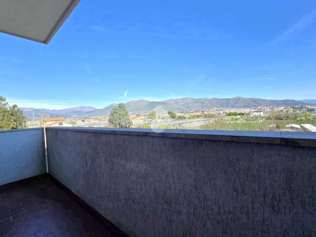 Rõdu - Apartment with Balcony in Central Albenga