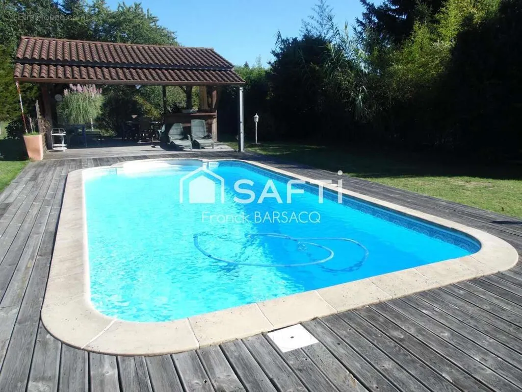 Pool - House with Pool in Estang
