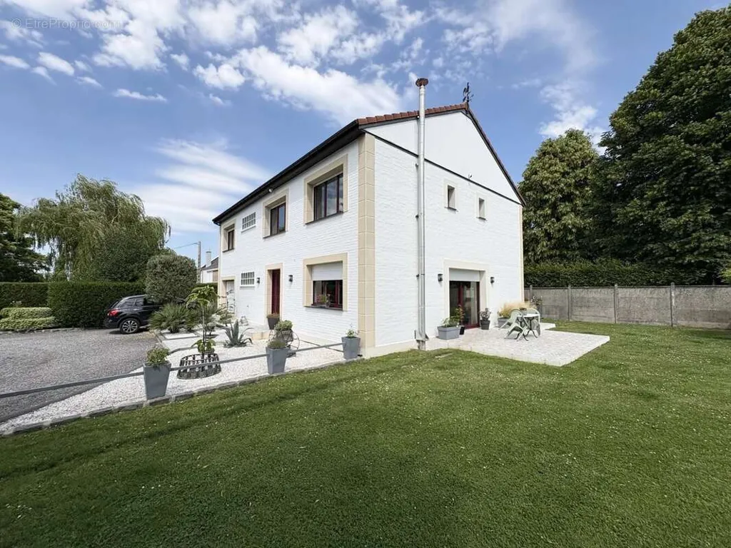 Esterno - Spacious 5-Bedroom House near Cambrai