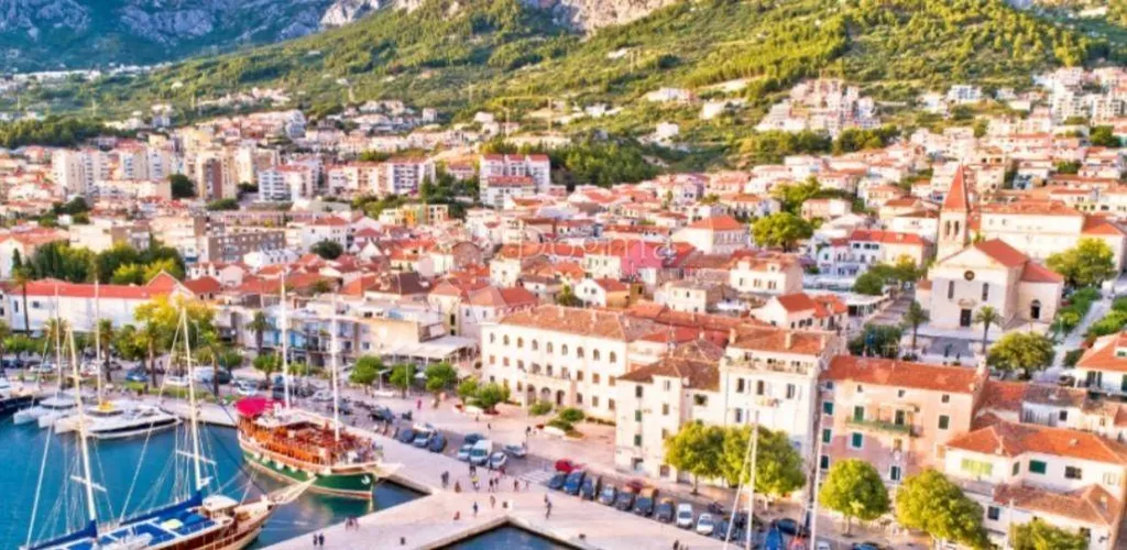 Two-Bedroom Riverfront Apartment in Makarska