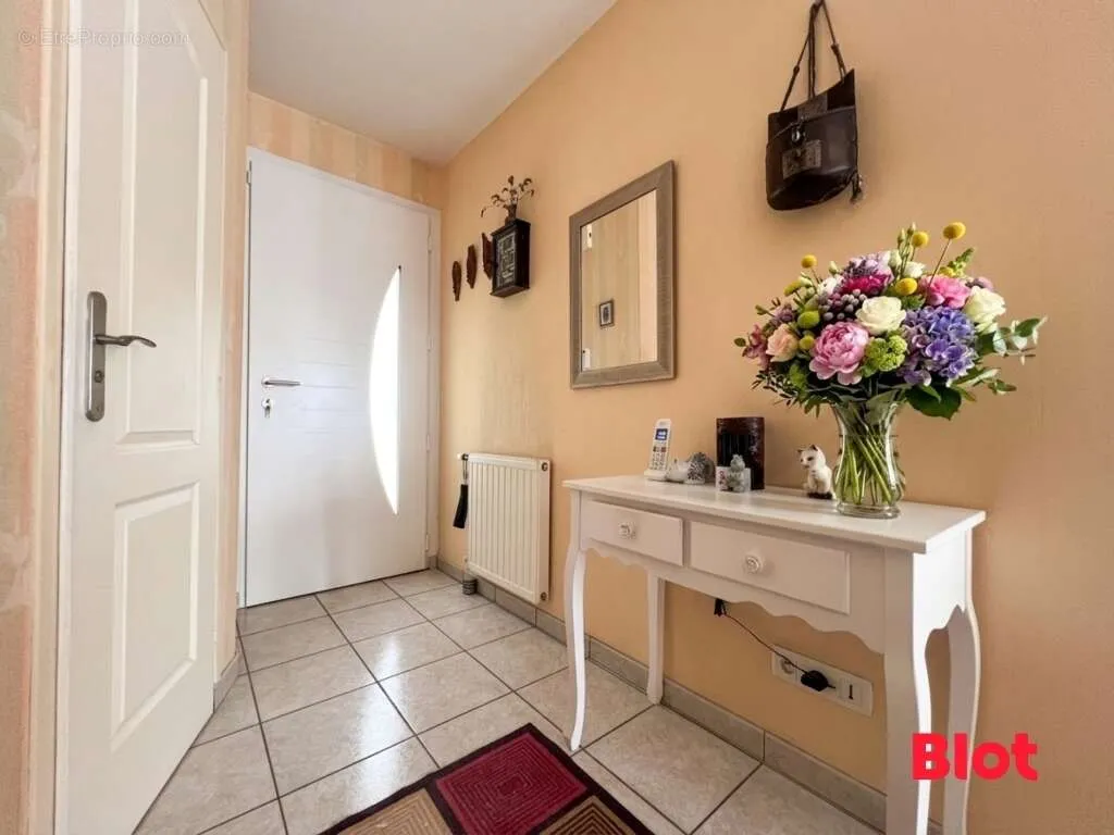 Esik - House with Garden and Expansion Potential in Berric