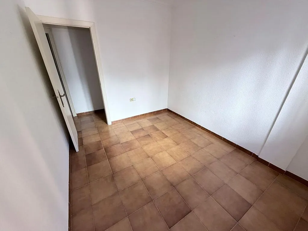 Rooms - Apartment with Climalit Windows in Reina Sofía
