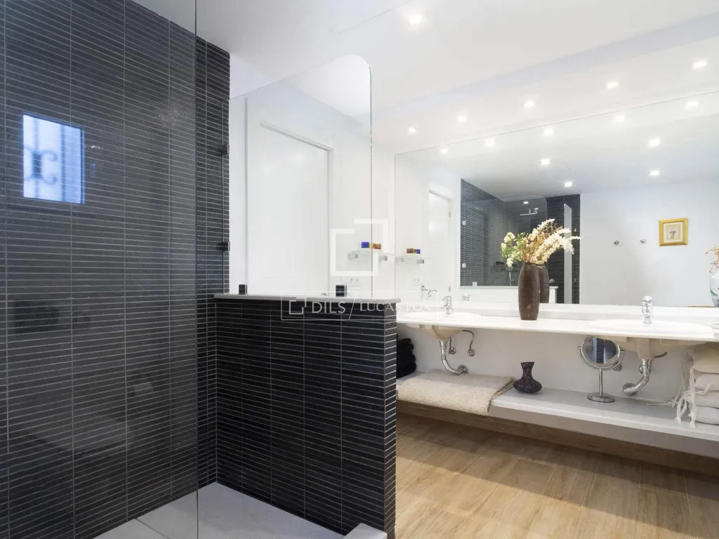 Salles de bain - Contemporary Apartment with Terrace in Marbella