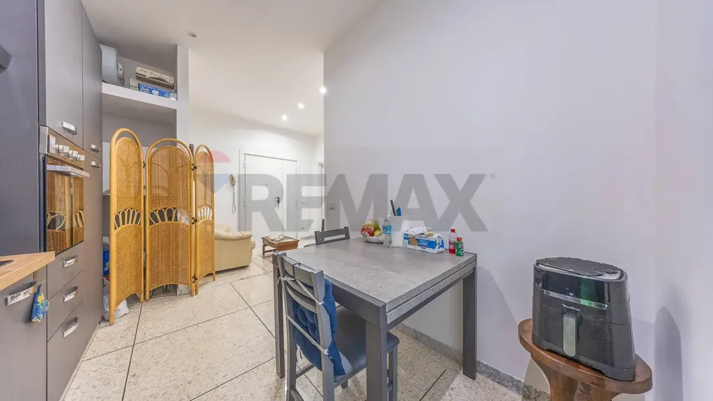 Köök - Ristruttured Flat with Ascender in Appio Latino, Rome