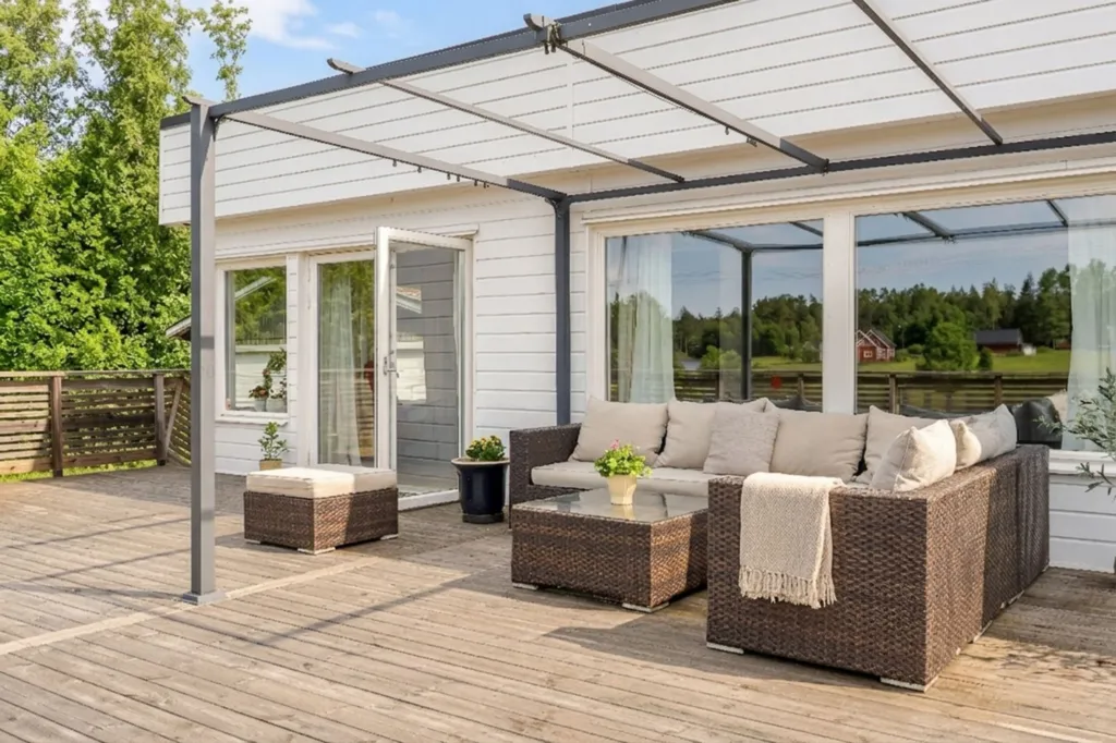 Terrass - Architectural Penthouse Villa with Garden in Södermanland