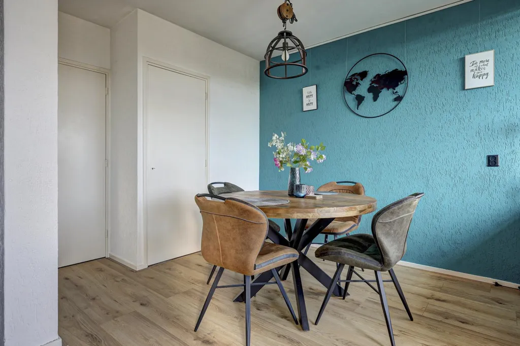 Salle à manger - Light and Spacious Apartment with Two Balconies in Rotterdam