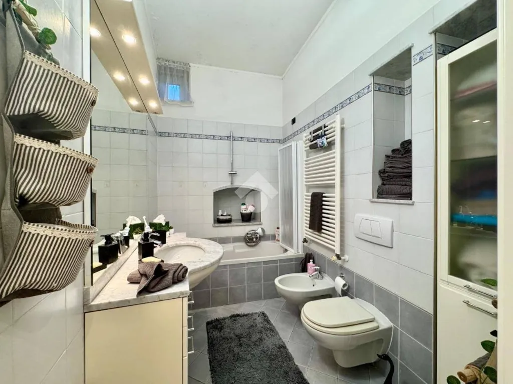 Salles de bain - Quadrilocale with Sea View Balcony in Noli
