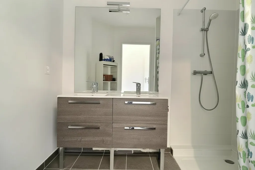 Salles de bain - Appartement 4 Pièces avec Vue Tour Eiffel à Saint-Denis