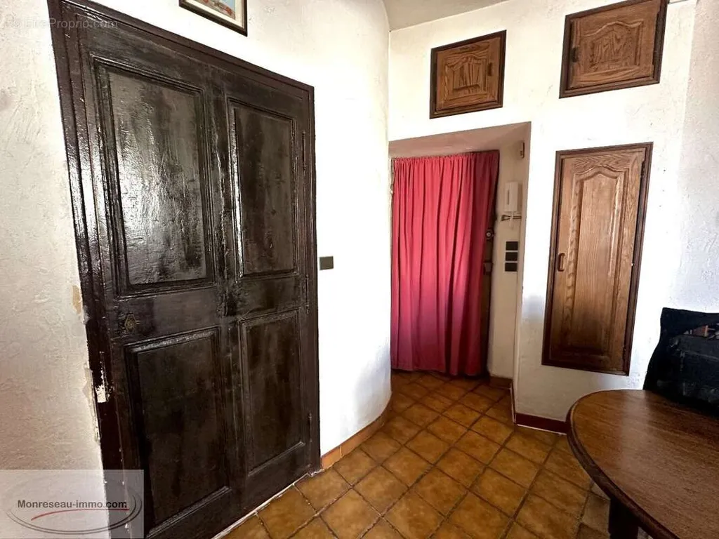 Hallway - Apartment with Annex in Grasse Historic Centre