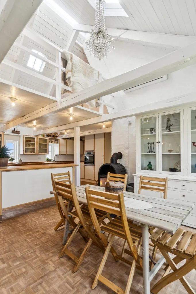 Salle à manger - Conservation-Grade Lighthouse Farmhouse on West Coast