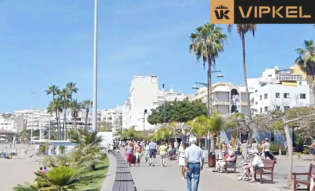 One-Bedroom Flat with Pool in Los Cristianos