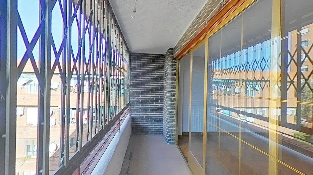 Balcon - 2-Bedroom Flat with Metro Access in Numancia