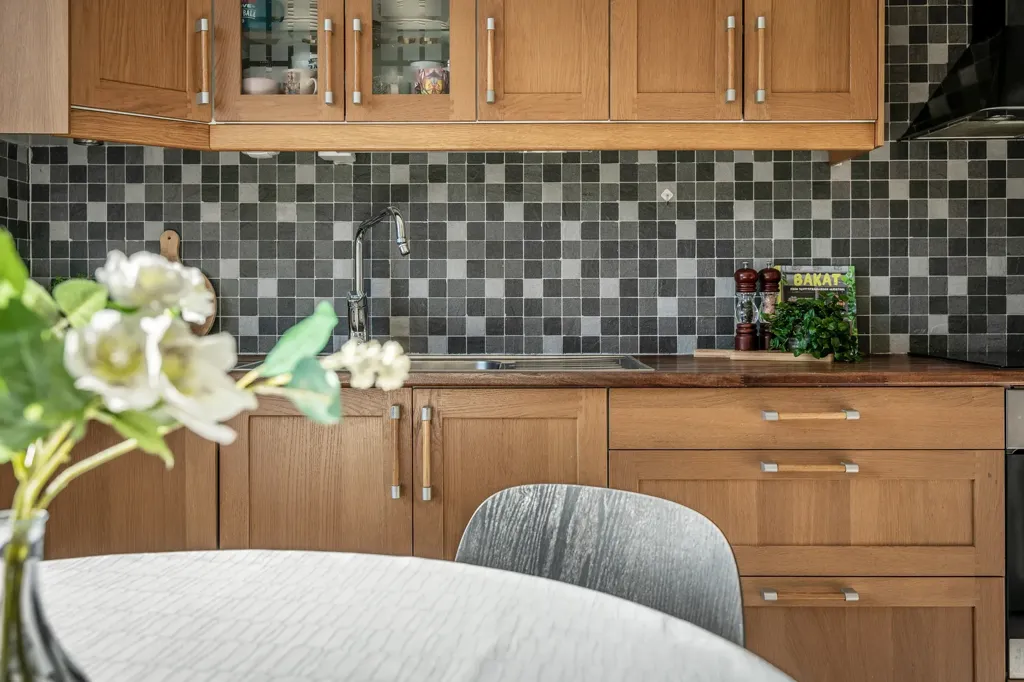 Cucina - Modern Two-Bedroom Flat with Large Windows in Majorna