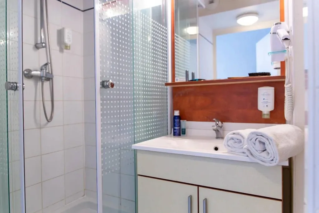 Bathrooms - Studio with Parking near Le Havre Centre
