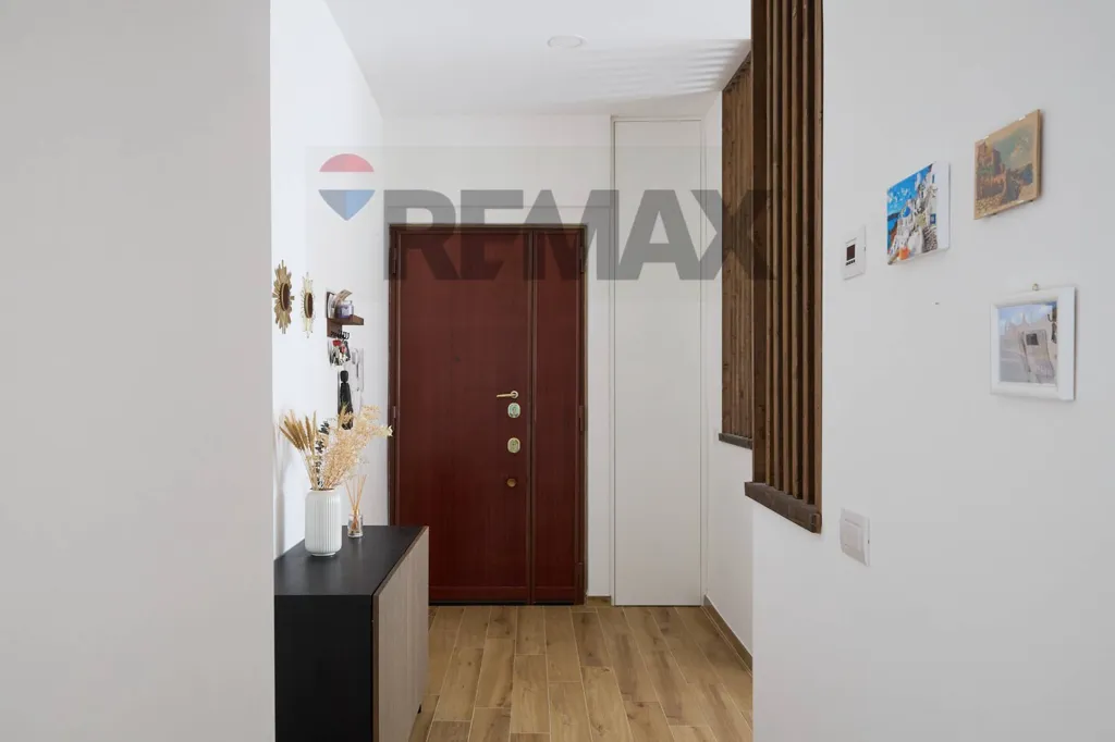 Ingresso - Ristrutturato Triplex with Balcony in Torre Maura