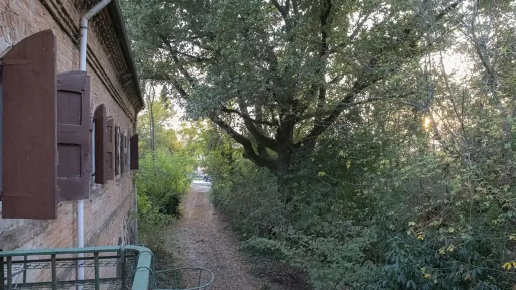 Jardin - Multi-Level Villa in Sant'Agata Bolognese