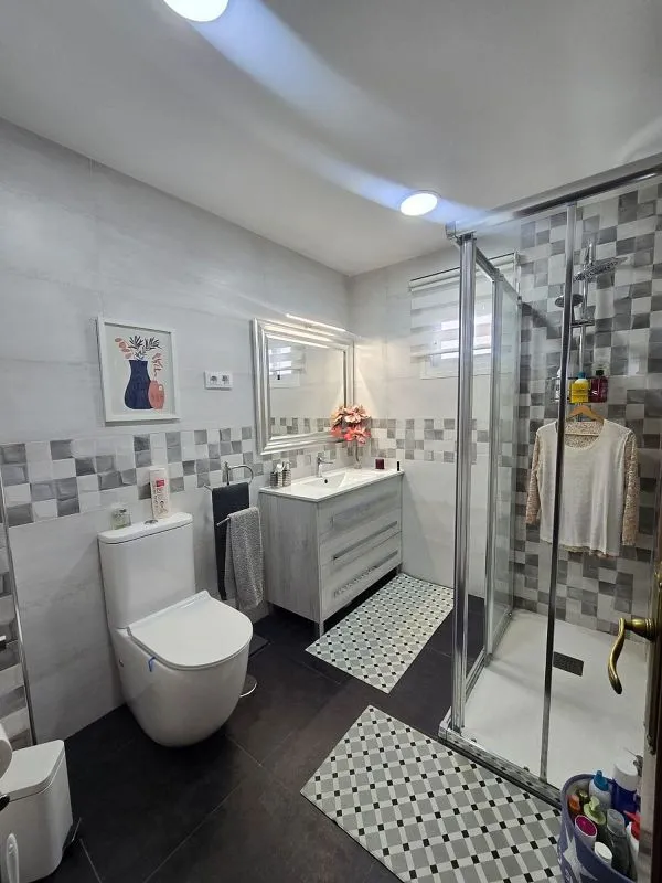 Vannitoad - Apartment with Terrace in Reyes